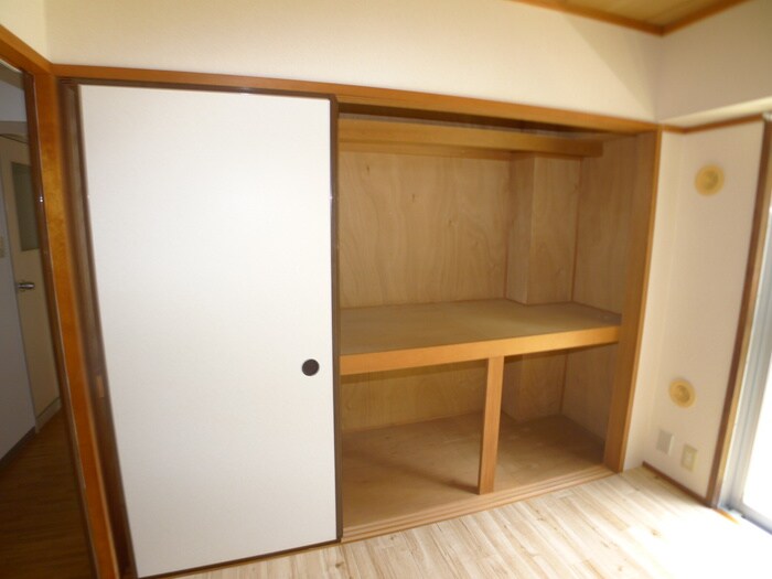 物件内観写真12　(収納)