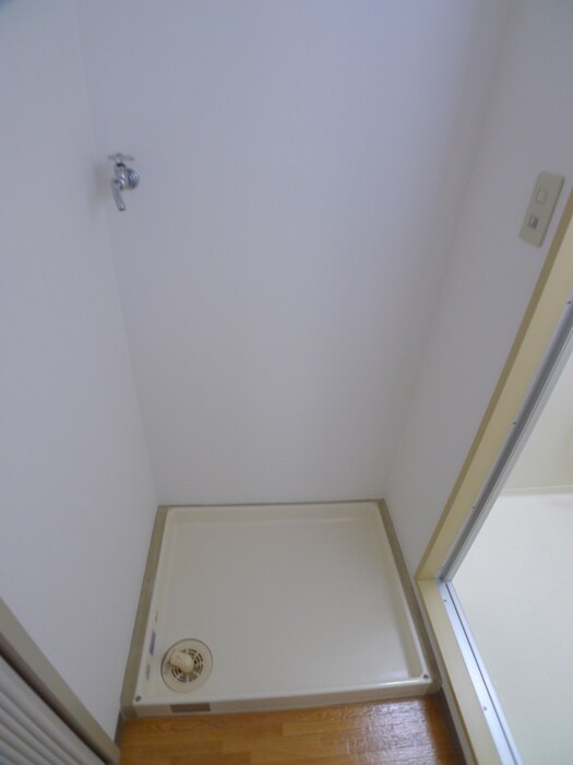 物件内観写真16　(洗濯機置場)