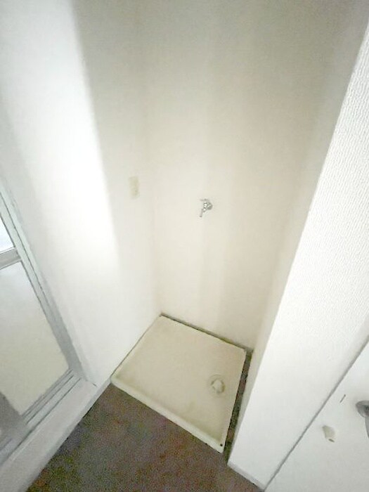 物件内観写真12　(洗濯機置場)