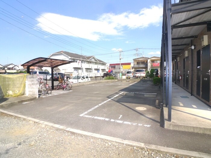 物件外観写真2　(駐車場)