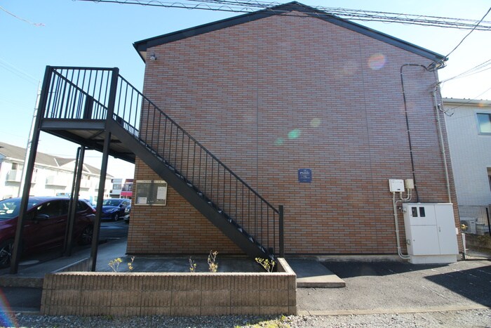 物件外観写真6　(エントランス部分)