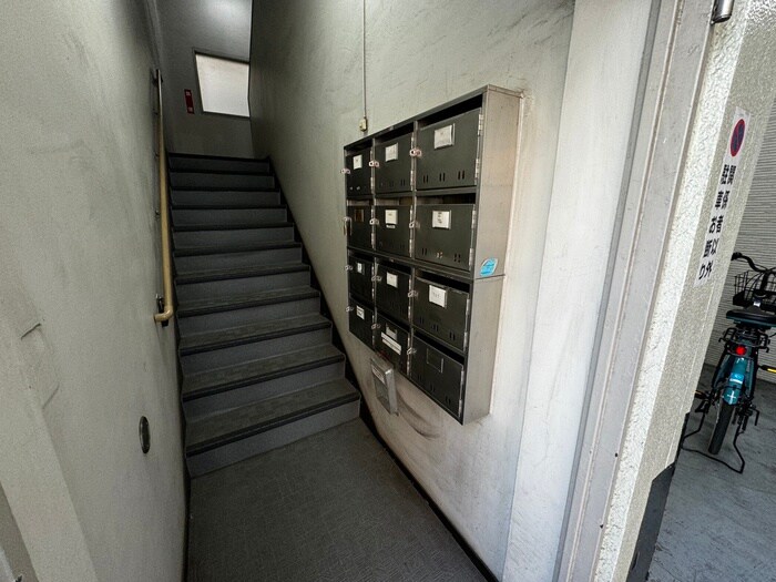 物件外観写真5　(エントランス部分)