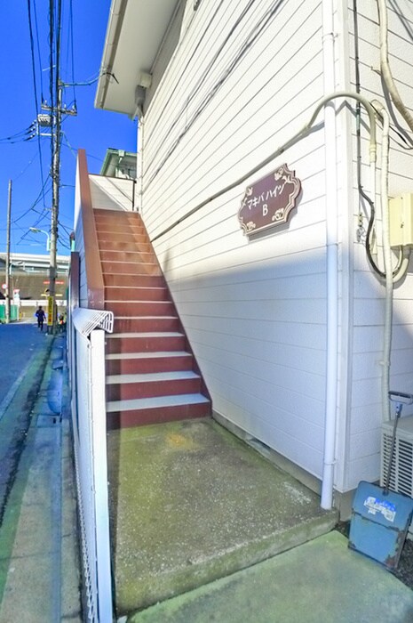 物件外観写真3　(エントランス部分)