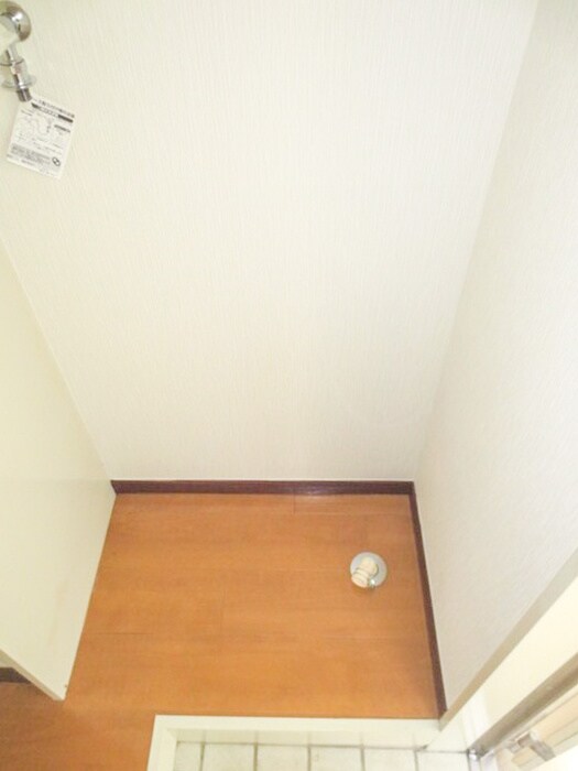 物件内観写真16　(洗濯機置場)