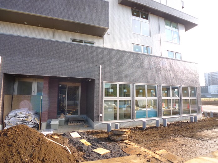 物件外観写真4　(エントランス部分)