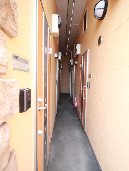 物件外観写真4　(エントランス部分)