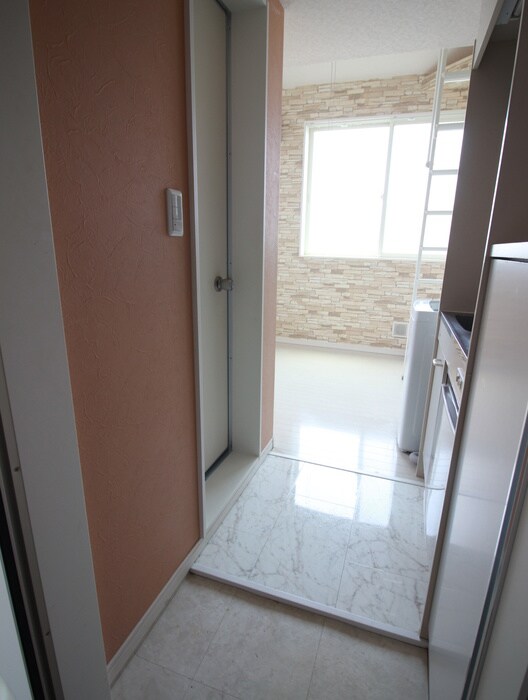 物件内観写真18　(玄関)