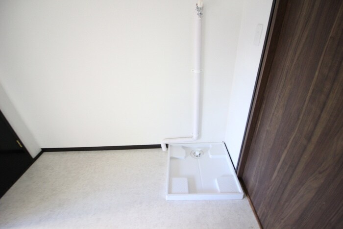 物件内観写真14　(洗濯機置場)