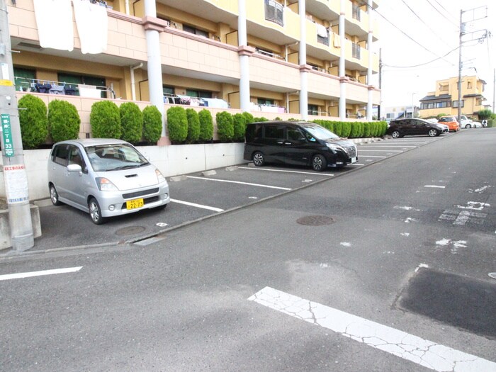 物件外観写真5　(駐車場)