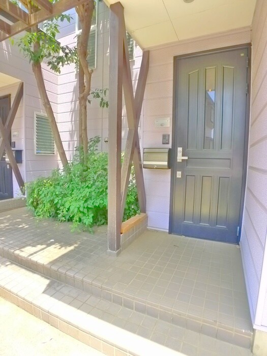 物件外観写真3　(エントランス部分)