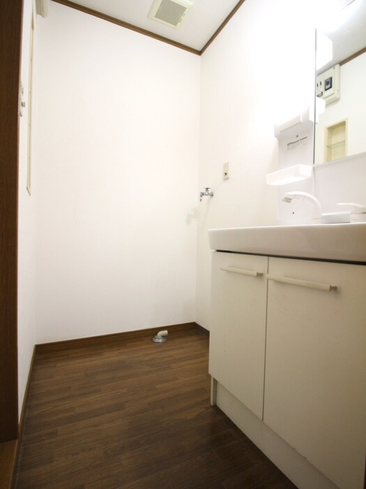 物件内観写真15　(洗濯機置場)