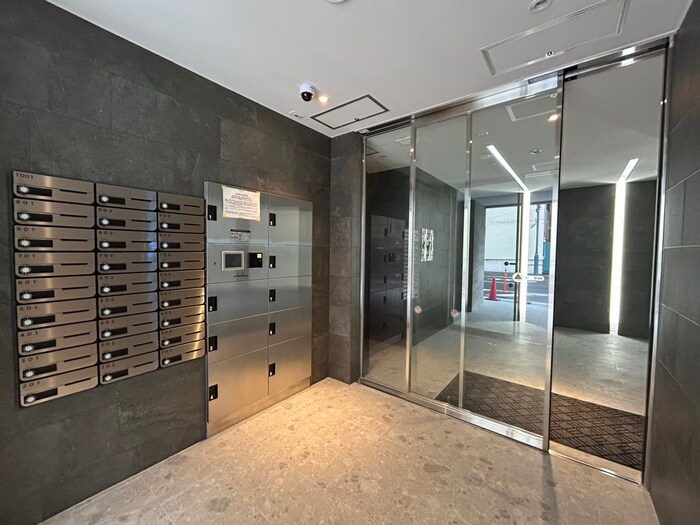 物件外観写真6　(エントランス部分)