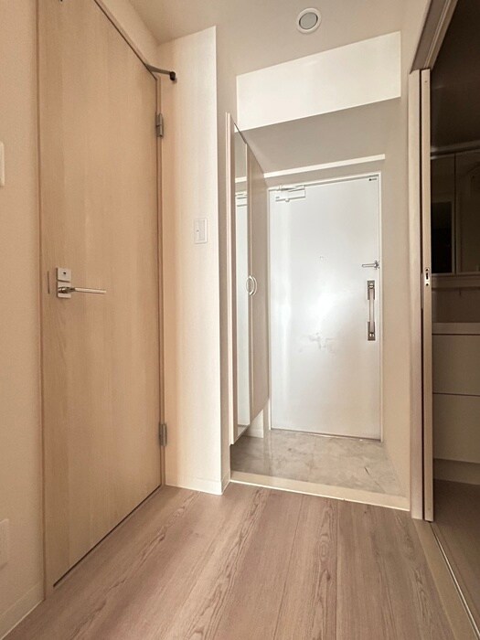 物件内観写真16　(玄関)