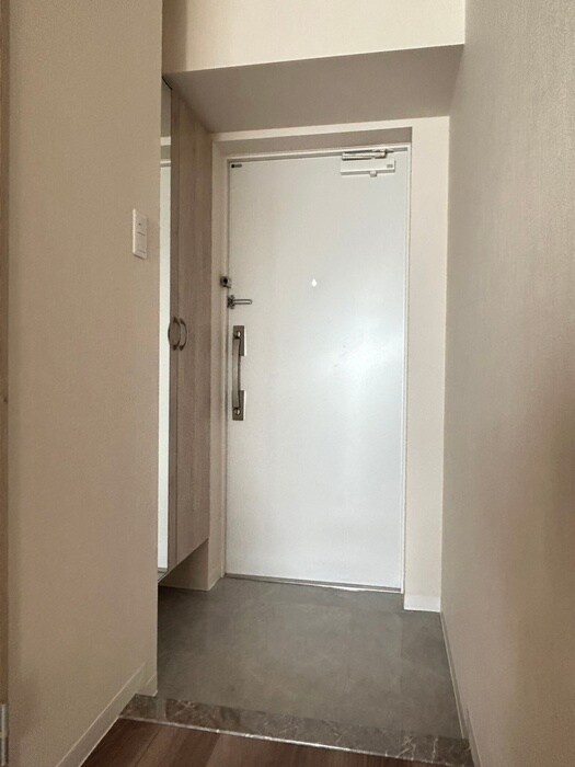 物件内観写真16　(玄関)