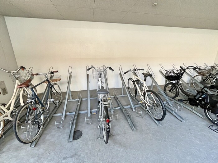 物件外観写真4　(駐輪場)