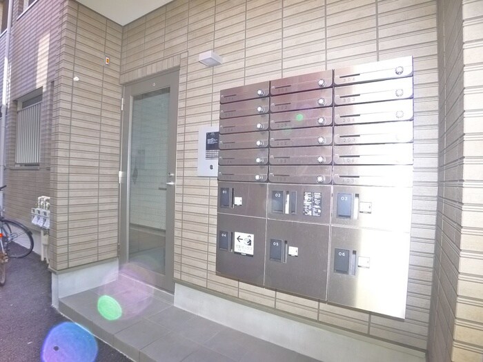 物件外観写真5　(エントランス部分)