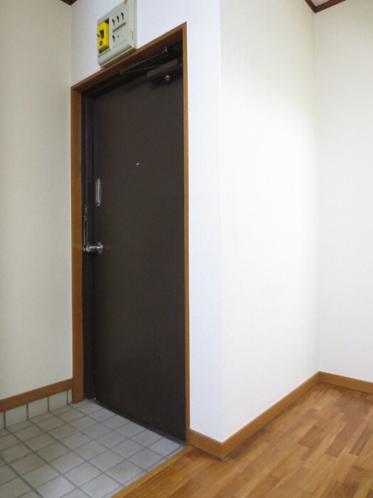 物件内観写真13　(玄関)