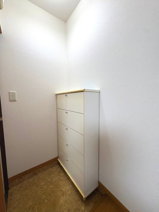 物件内観写真4　(靴箱)