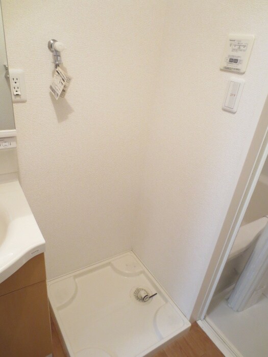 物件内観写真16　(洗濯機置場)