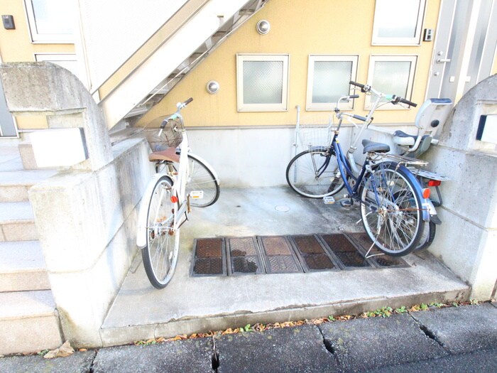 物件外観写真3　(駐輪場)