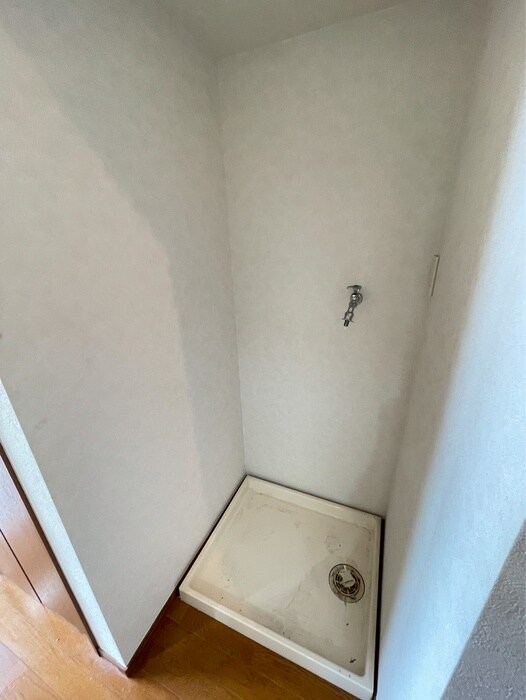 物件内観写真16　(洗濯機置場)