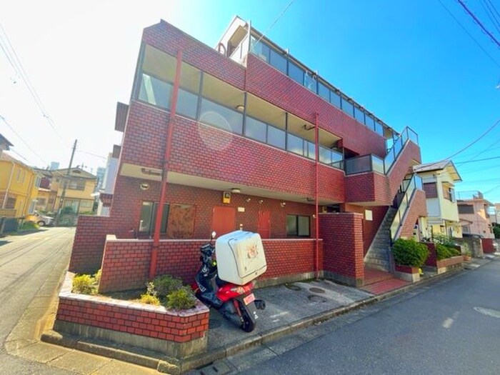 物件外観写真2　(バイク置き場)