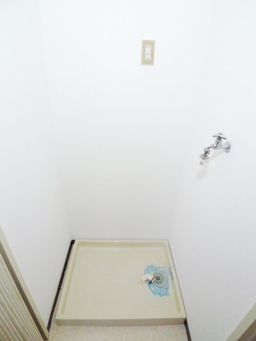 物件内観写真12　(洗濯機置場)