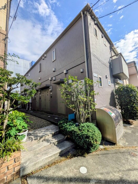 物件外観写真4　(エントランス部分)