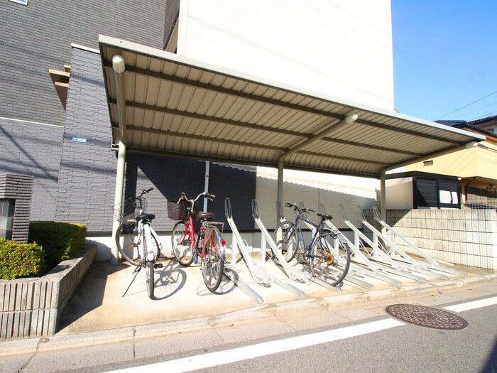 物件外観写真3　(駐輪場)