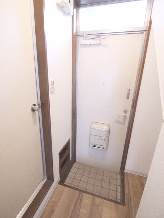 物件内観写真13　(玄関)