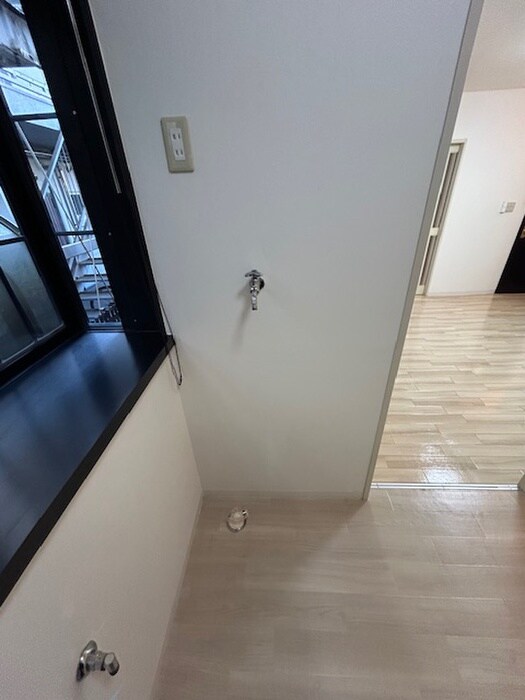 物件内観写真10　(洗濯機置場)