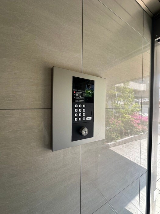 物件外観写真5　(エントランス部分)