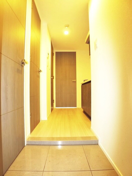 物件内観写真7　(玄関)