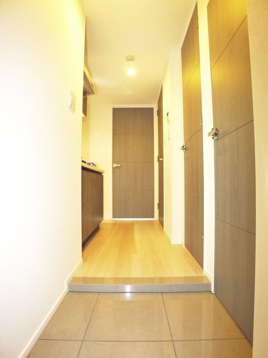 物件内観写真7　(玄関)