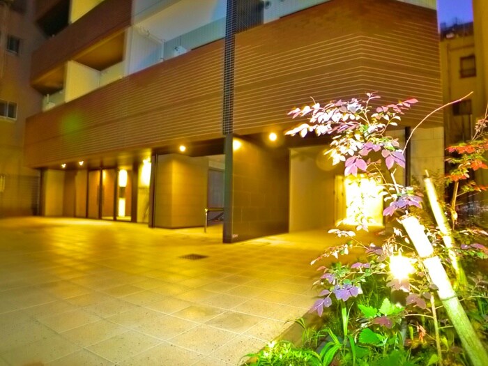 物件外観写真3　(エントランス部分)