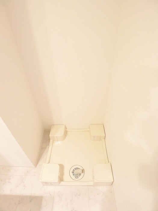 物件内観写真12　(洗濯機置場)