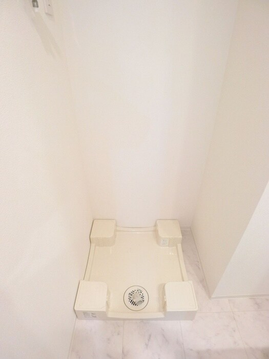 物件内観写真12　(洗濯機置場)