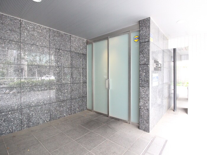 物件外観写真4　(エントランス部分)