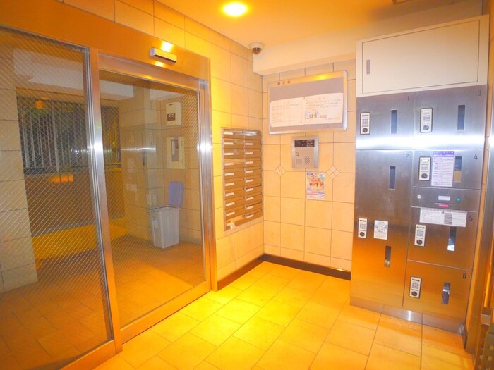 物件外観写真2　(エントランス部分)