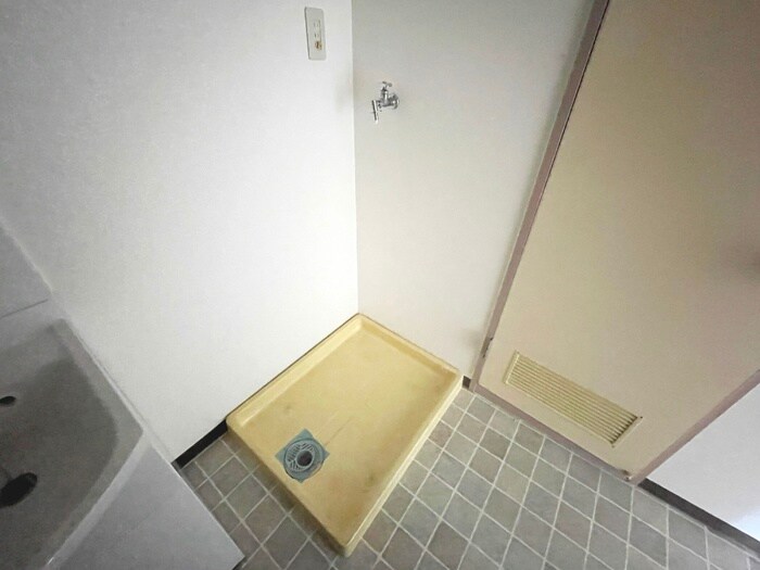 物件内観写真11　(洗濯機置場)