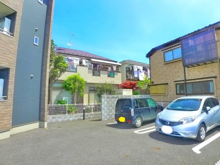 物件外観写真5　(駐車場)