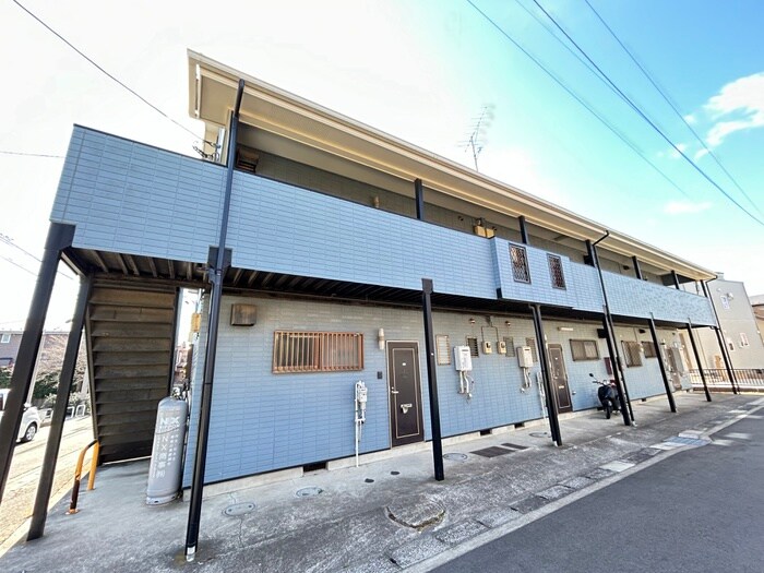 物件外観写真6　(エントランス部分)