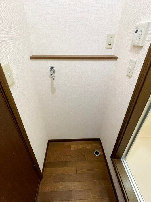 物件内観写真12　(洗濯機置場)