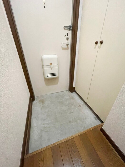 物件内観写真16　(玄関)