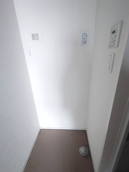 物件内観写真16　(洗濯機置場)
