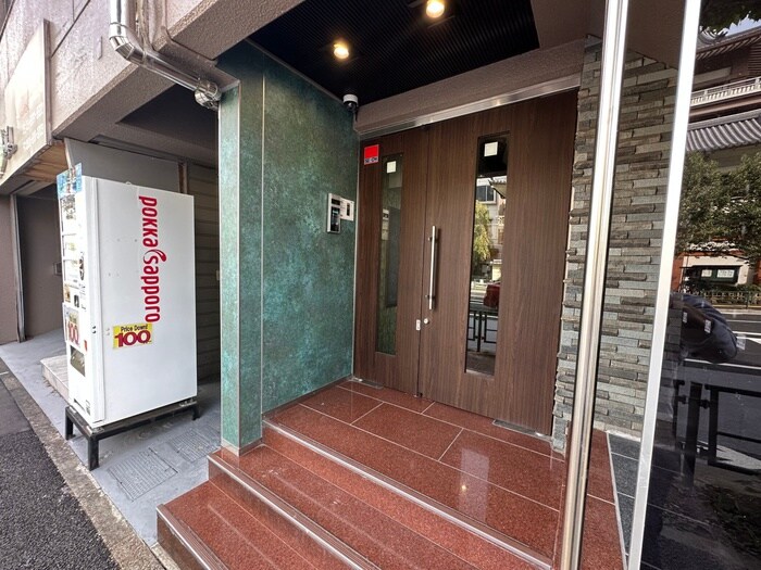 物件外観写真2　(エントランス部分)