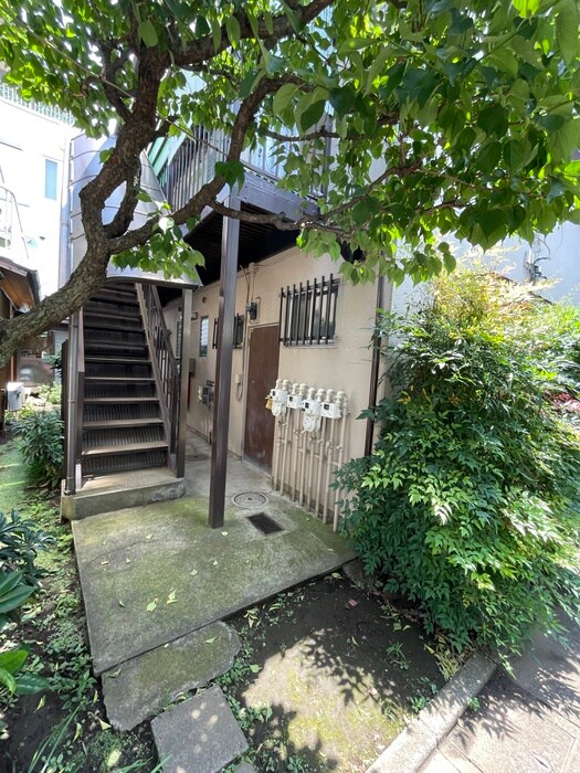 物件外観写真2　(エントランス部分)