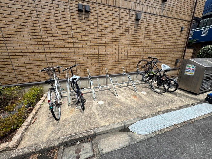 物件外観写真3　(駐輪場)