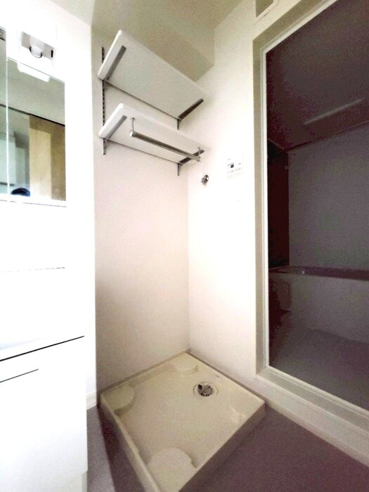 物件内観写真12　(洗濯機置場)