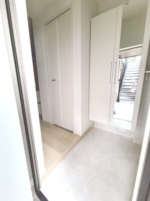 物件内観写真13　(玄関)